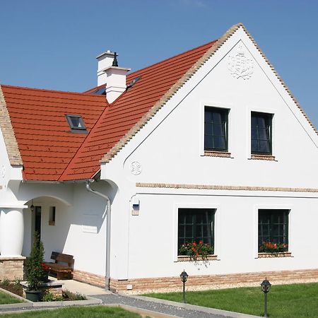 Palos Resort Zalacsány エクステリア 写真