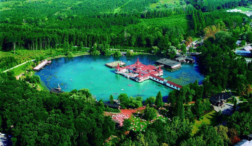 Palos Resort Zalacsány エクステリア 写真